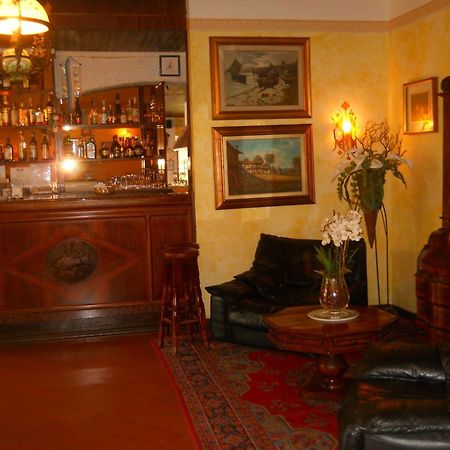 Hotel Il Rustichello Лонато Екстериор снимка