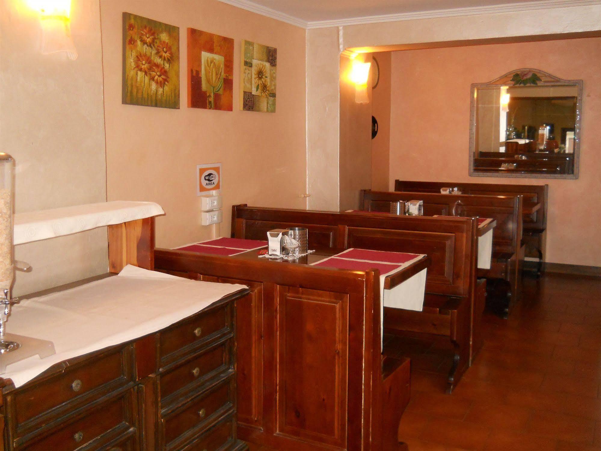 Hotel Il Rustichello Лонато Екстериор снимка