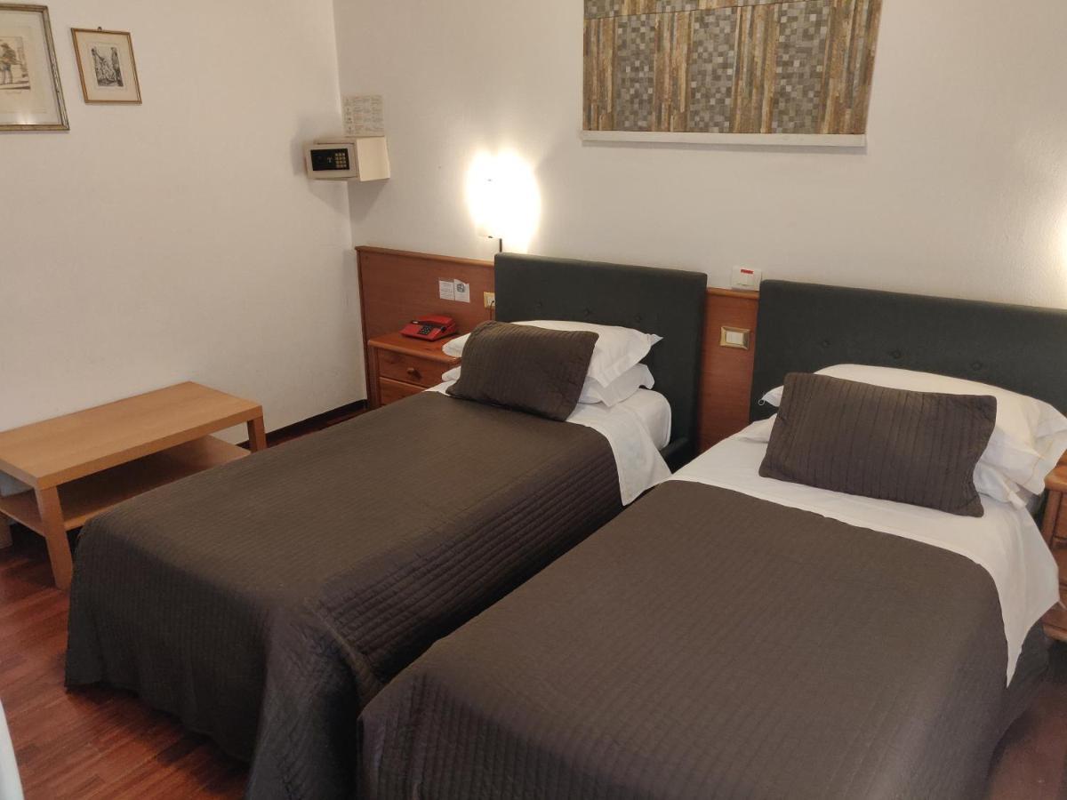 Hotel Il Rustichello Лонато Екстериор снимка