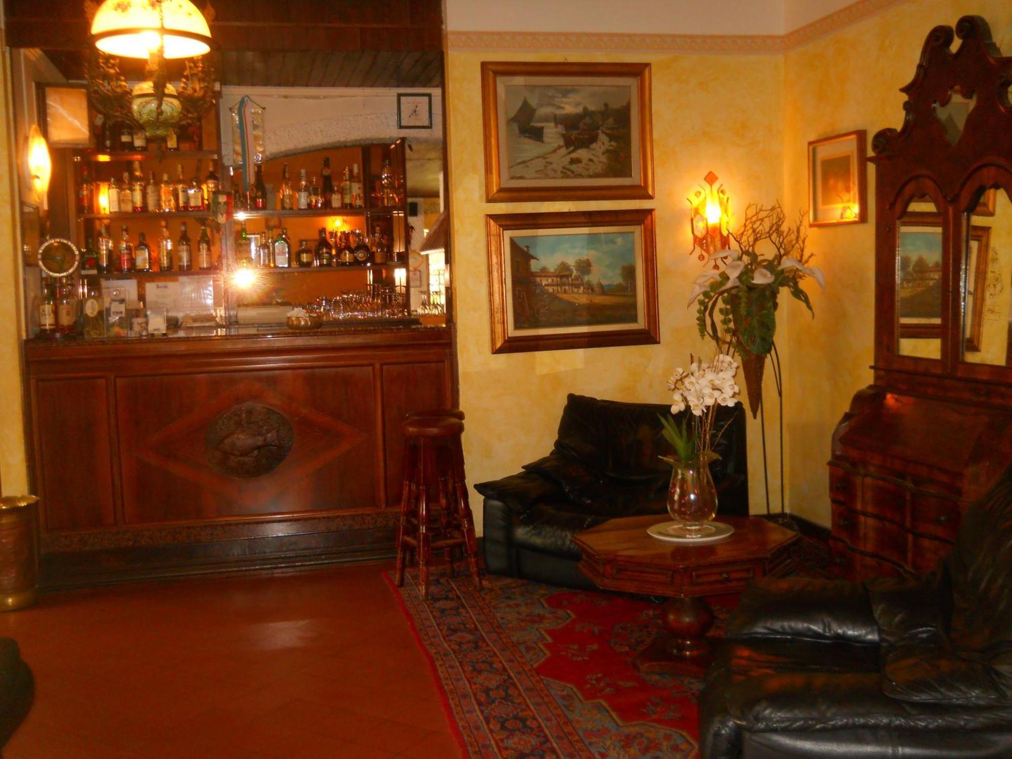 Hotel Il Rustichello Лонато Екстериор снимка