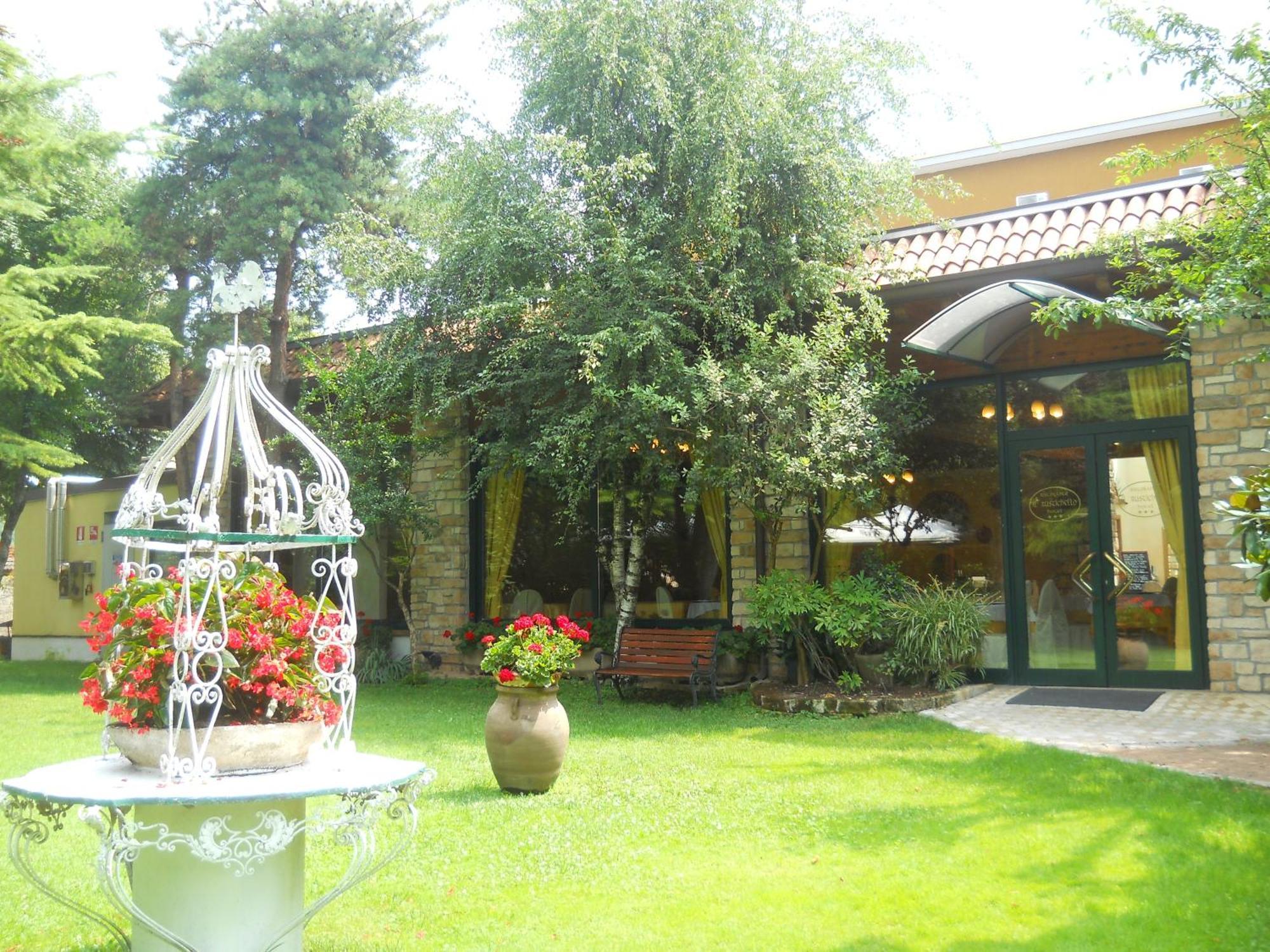 Hotel Il Rustichello Лонато Екстериор снимка