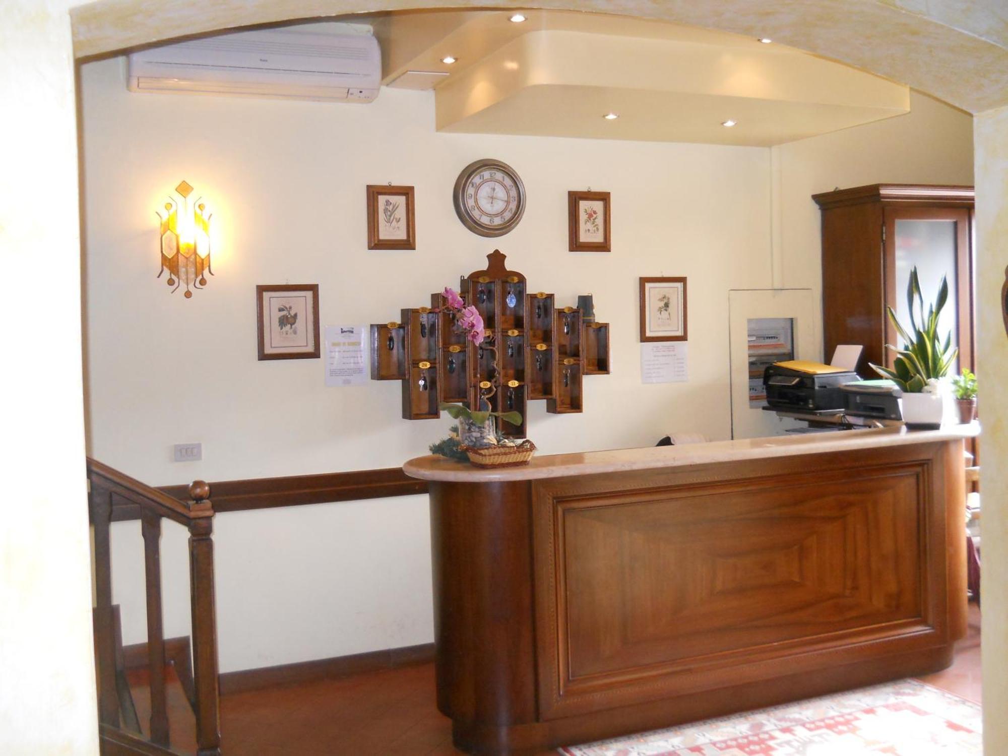 Hotel Il Rustichello Лонато Екстериор снимка
