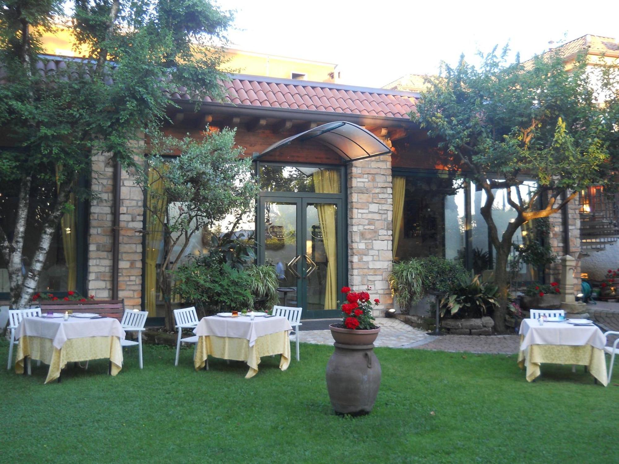 Hotel Il Rustichello Лонато Екстериор снимка