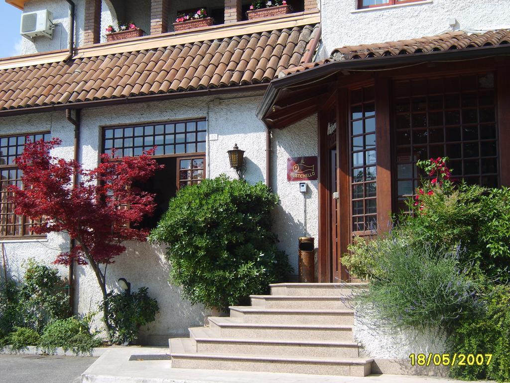 Hotel Il Rustichello Лонато Екстериор снимка
