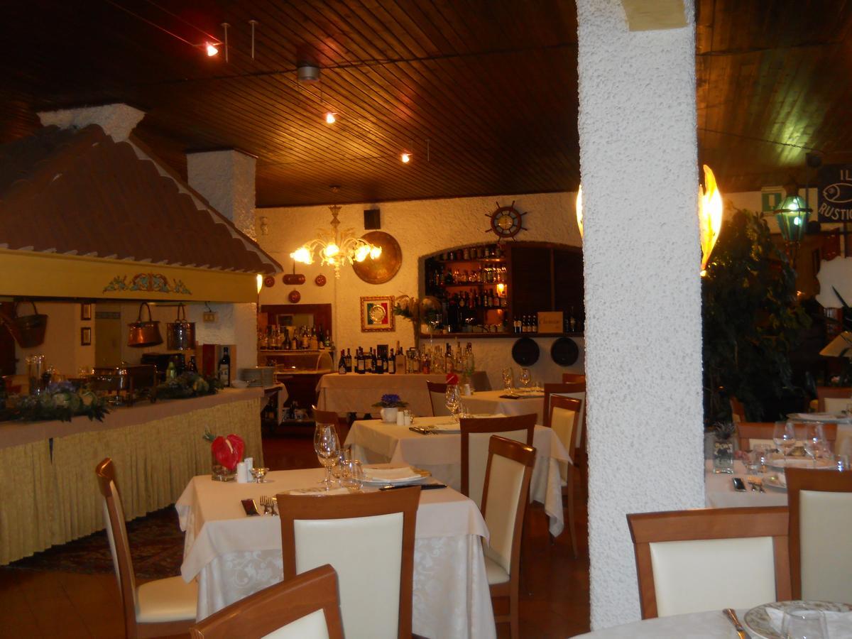 Hotel Il Rustichello Лонато Екстериор снимка