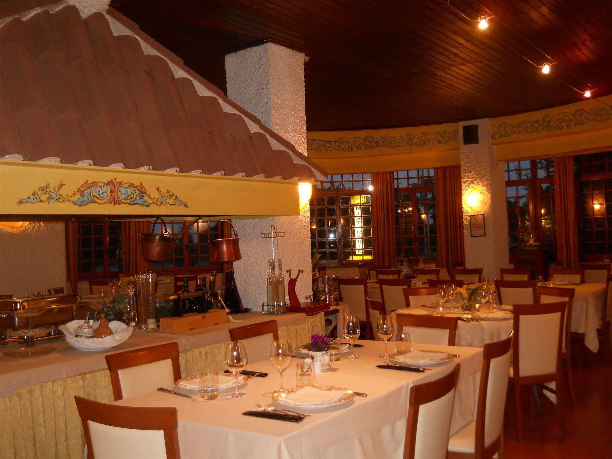 Hotel Il Rustichello Лонато Екстериор снимка