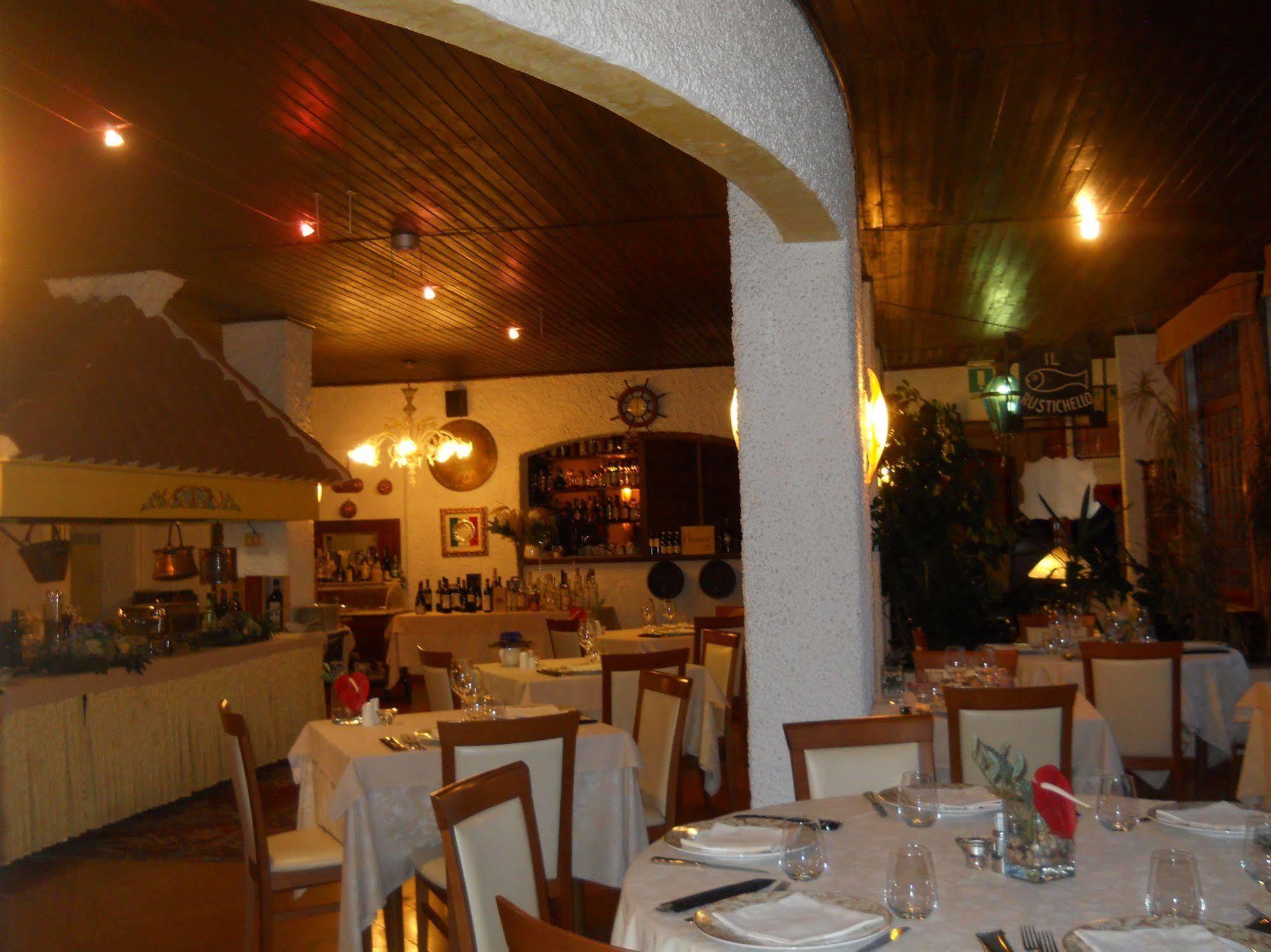 Hotel Il Rustichello Лонато Екстериор снимка