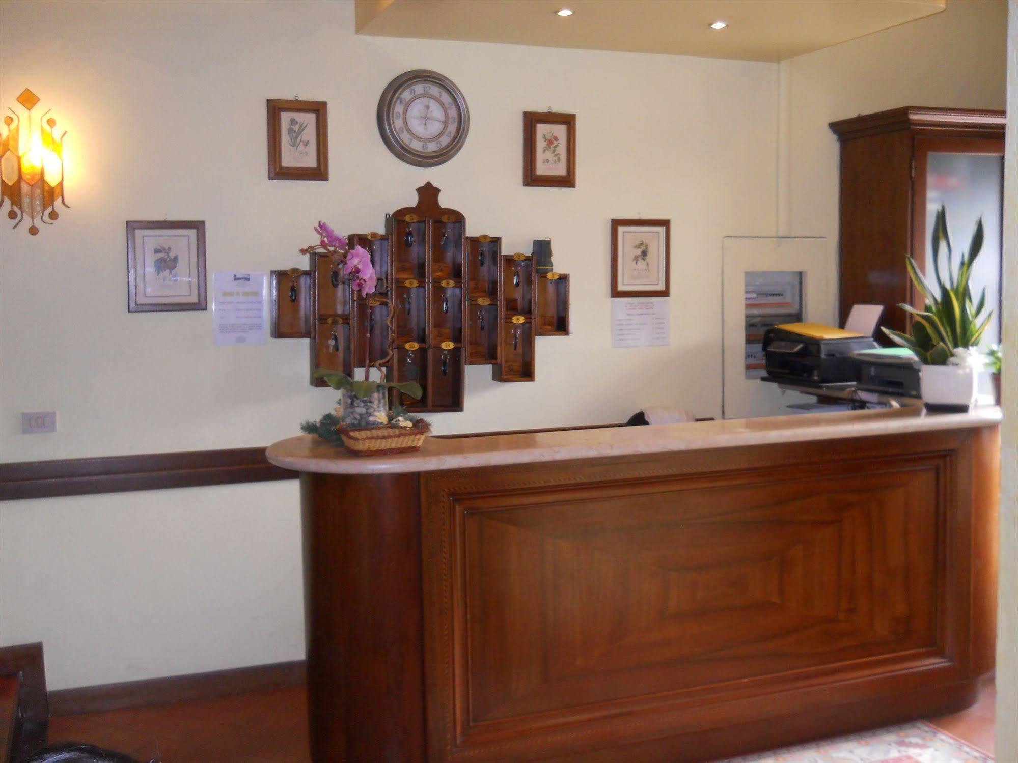 Hotel Il Rustichello Лонато Екстериор снимка